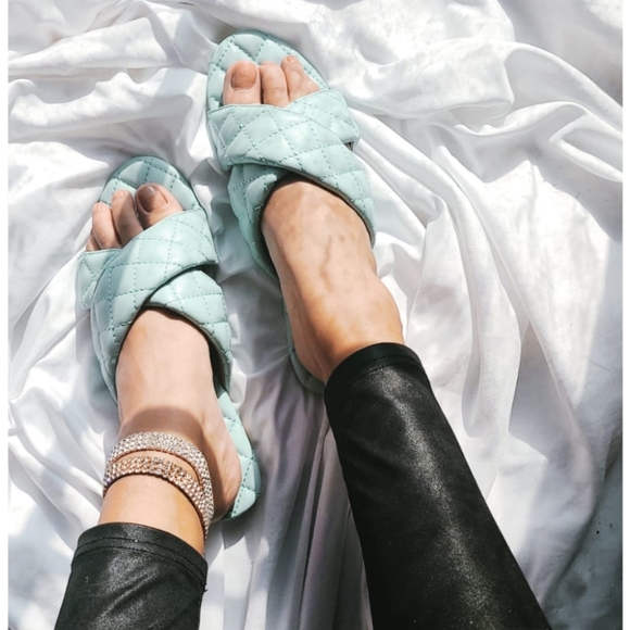 🚨//LAST CHANCE/ Teal quilted Sandal - Picture 3 of 8